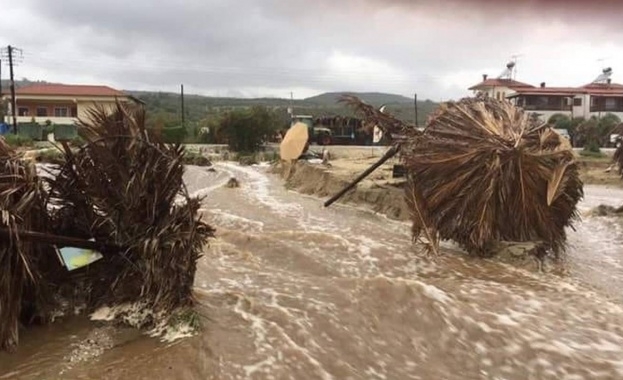 Остава лошото време в съседна Гърция където мощният циклон Нефели