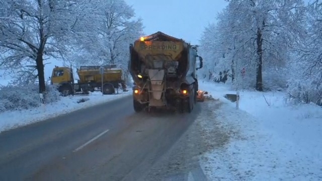 Микробус се е преобърнал на главен път Е 79 между Монтана