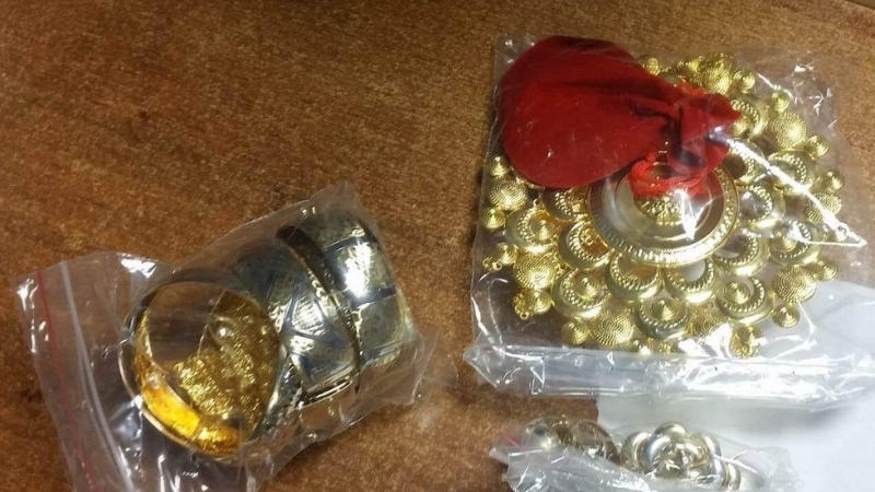 718 грама недекларирани златни и сребърни накити откриха в бельото