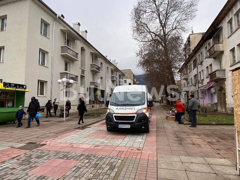 Линейка нахлу в пешеходната зона в центъра на Враца, видя
