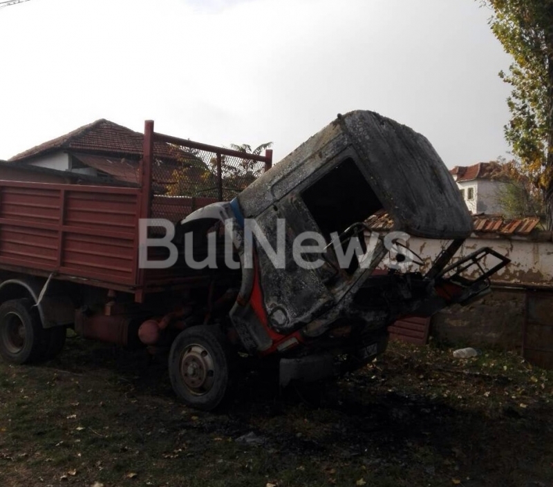 Снощи умишлено е бил запален общинският камион с който се