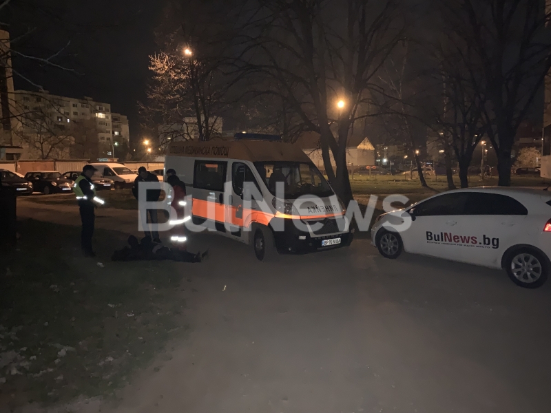 Репортер на агенция BulNews откри преди минути окървавен човек на