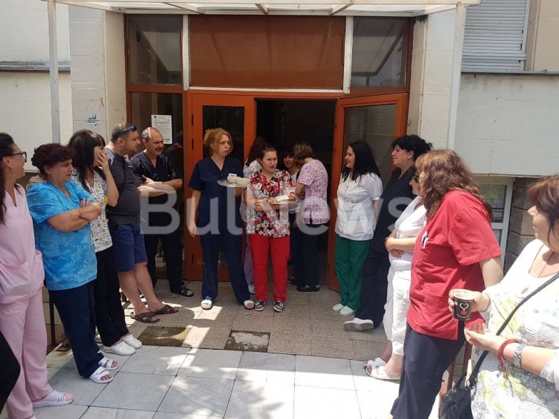 Здравният министър Кирил Ананиев се уплаши и не дойде на