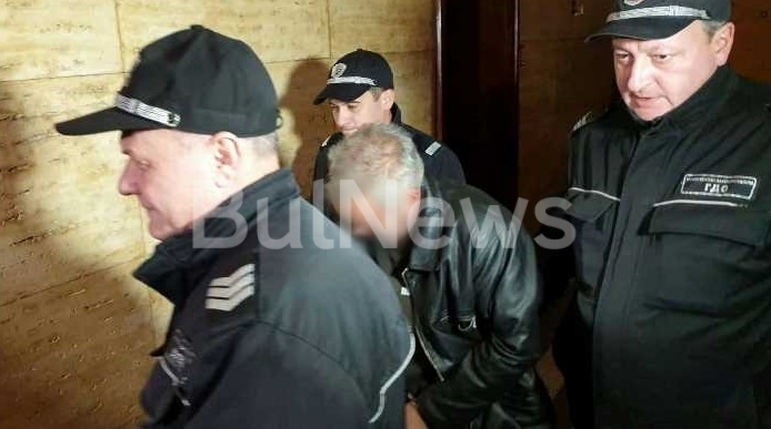 Оставиха за постоянно в ареста мъжа, убил баща си във Врачанските лозя /снимки/