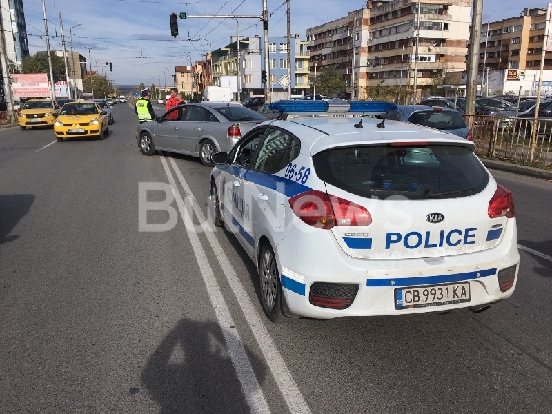 Лека катастрофа стана преди минути на възлово кръстовище във Враца