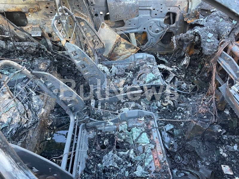 Три коли са горели на паркинг пред жилищен блок в