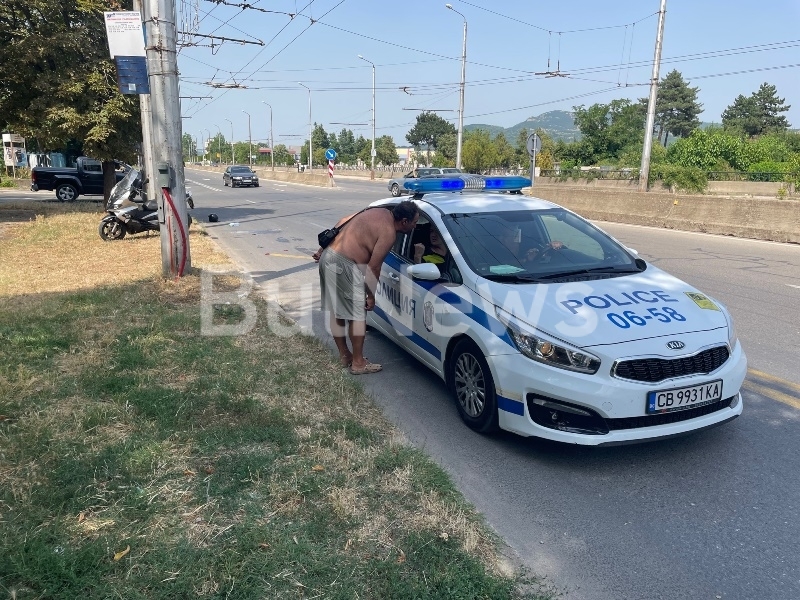 Жена е блъснала моторист на възлов булевард във Враца видя
