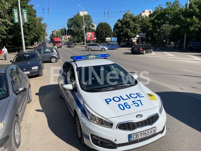 Катастрофа затруднява движението по натоварения врачански булевард 2 ри юни видя
