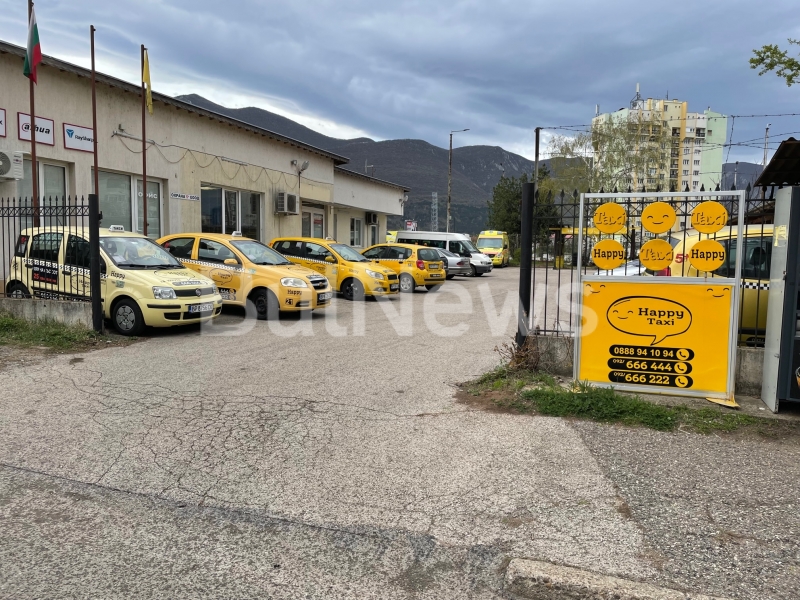 Тлеещото напрежение между таксиметровите фирми във Враца снощи е прераснало
