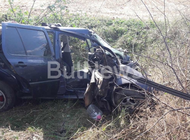 Шофьорът на лекия автомобил Фолксваген Голф който се размаза на