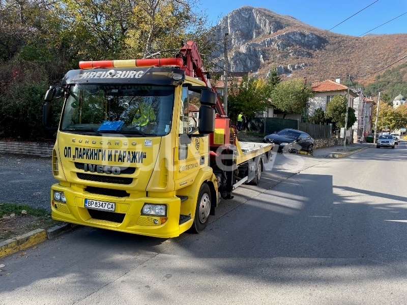 Младеж е катастрофирал с лъскавия си Мерцедес CL във Враца