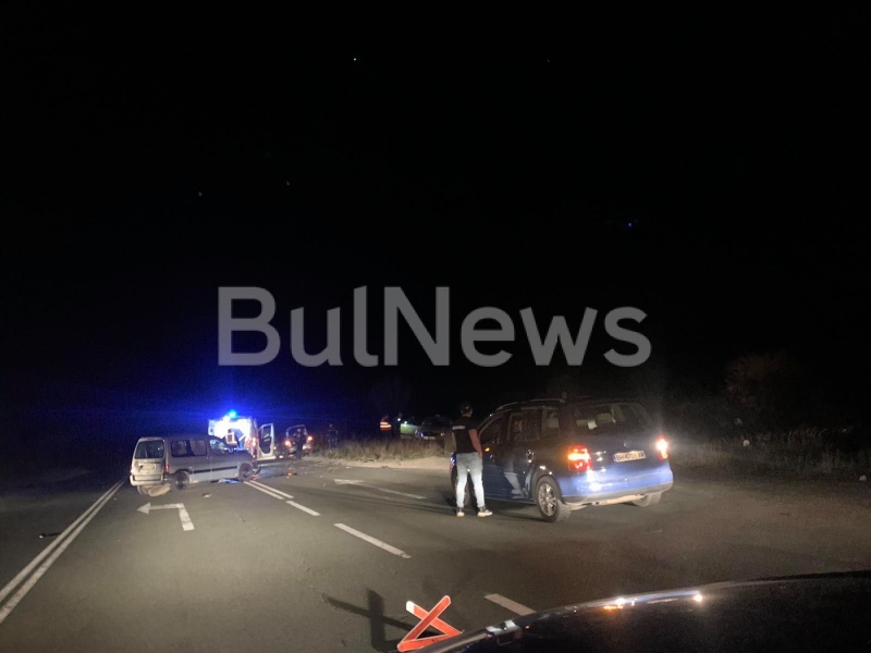 Тежка катастрофа е станала преди минути на международния път Е 79