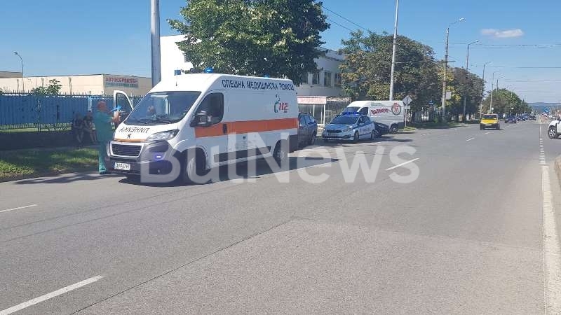 Тежка катастрофа е станала преди минути на възлов булевард във