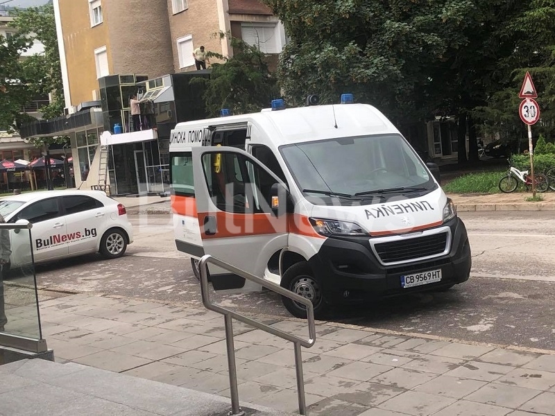 Линейка долетя пред банка центъра на Враца видя първо репортер