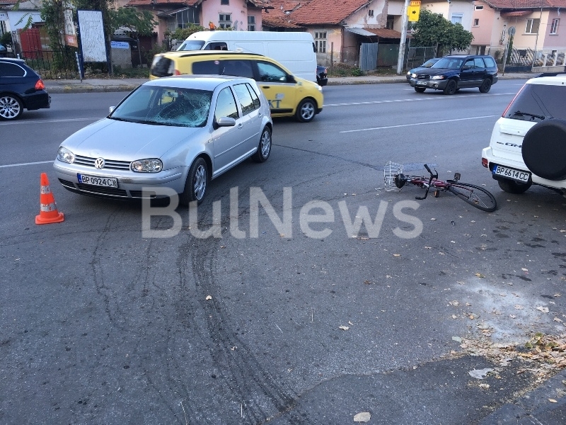Кола прегази велосипедист на натоварен булевард във Враца, видя първо
