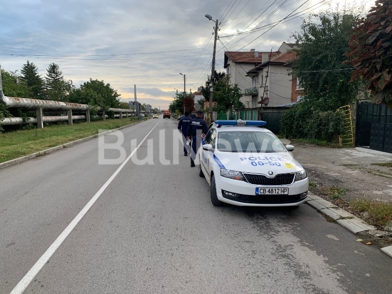 Човек е починал в колата си по време на движение