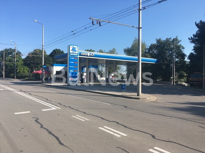 Пиян шофьор с лек автомобил се е врязал в бензиностанция