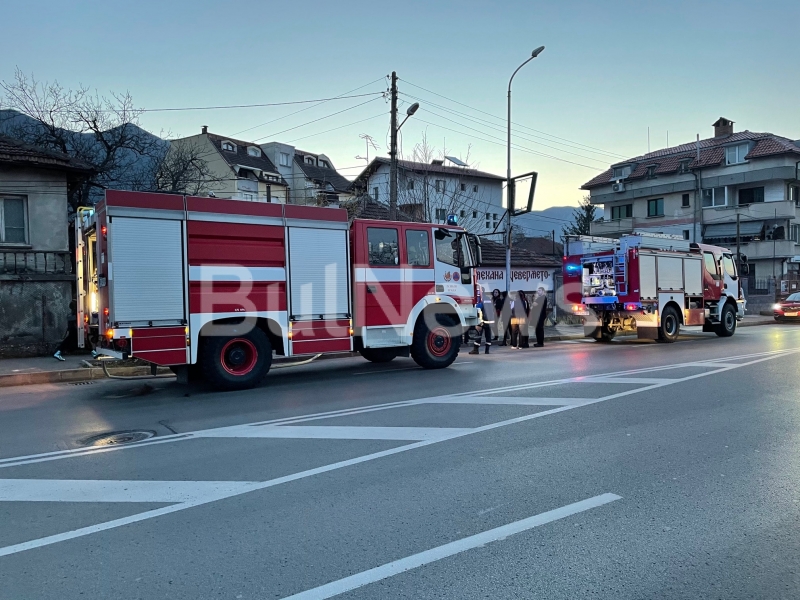 Пожар е избухнал в механа „Чевермето“ във Враца, видя първо