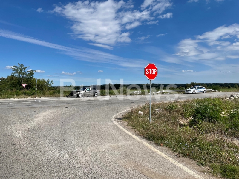 Тежка катастрофа е станала преди минути на кръстовището на обхода