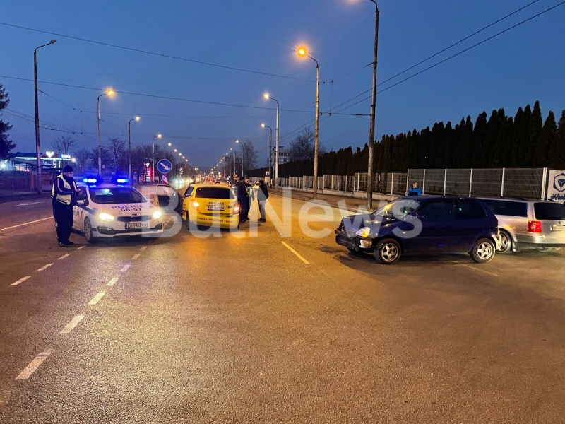 Лека катастрофа е станала преди минути на бул Мито Орозов