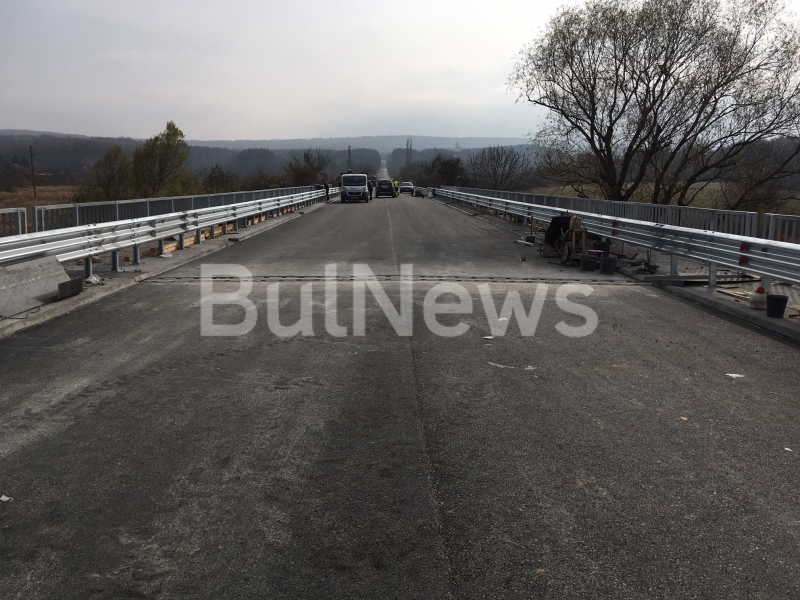 Утре се очаква мостът на международния път Е-79 край Краводер