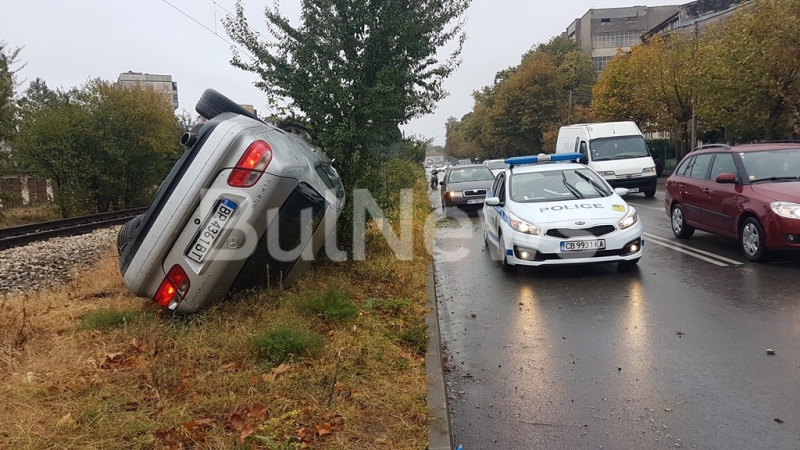 Зрелищна каскада направил шофьорът на лек автомобил Мерцедес на едно