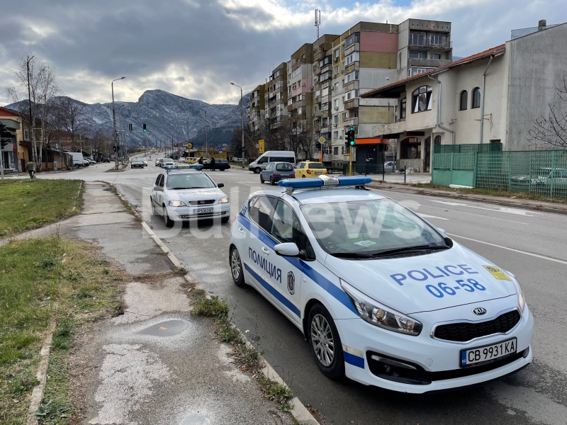 Две коли се удариха на кръстовище във Враца, видя първо