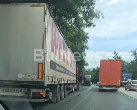 Катастрофа е станала преди минути на международния път Е 79 между