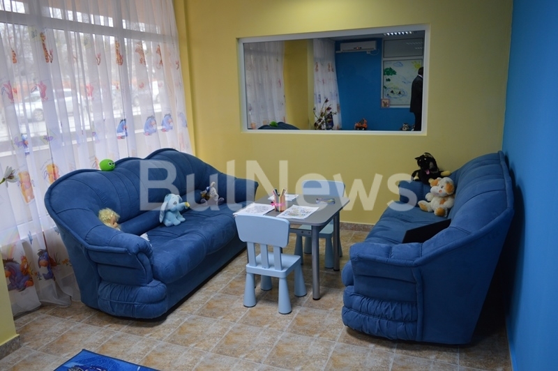 Преди минути във Враца бе прерязана лентата на Синята стая