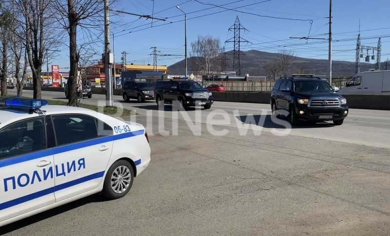 Преди минути премиерът Бойко Борисов пристигна на необявено посещение във