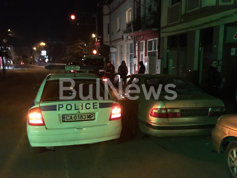 Цивилен полицай е бил нападнат с мачете преди минути видя