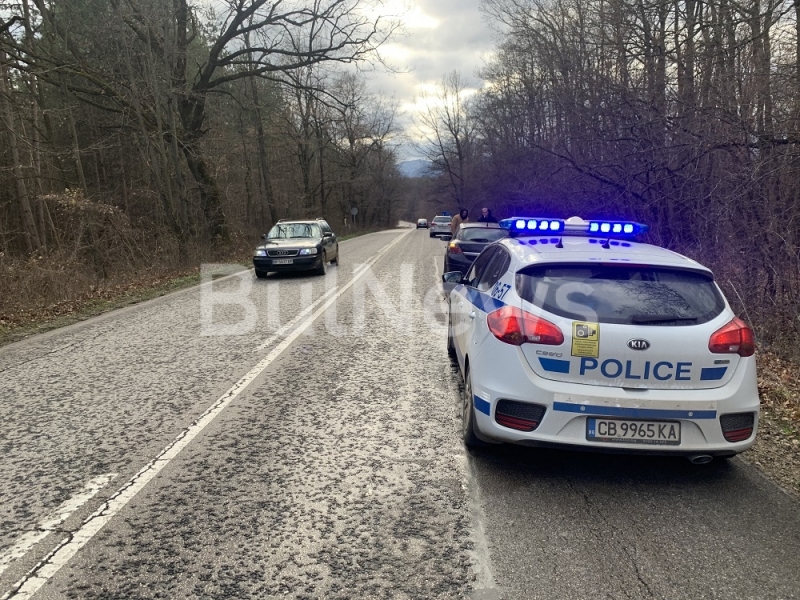 Куриозна катастрофа е станала преди минути на Оряховско шосе видя