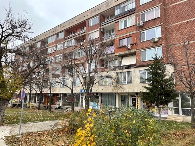 Запалиха гума във вход на блок във Враца научи BulNews Случилото