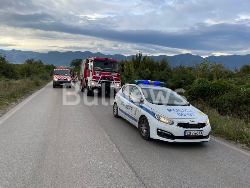 Кола се обърна на пътя между Враца и Криводол, видя