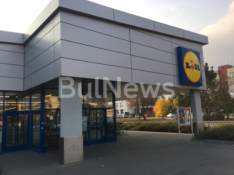 Болен възрастен човек, припаднал в хипермаркет Lidl във Враца, е