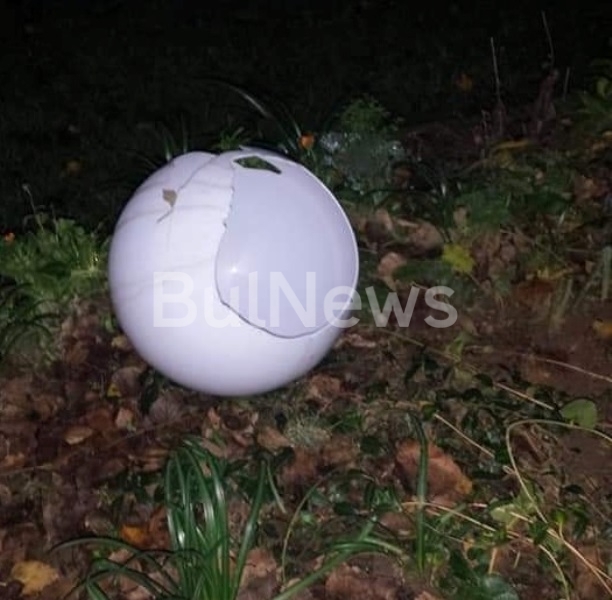 Служители на реда са издирили непълнолетни вандали изпочупили кошчета за