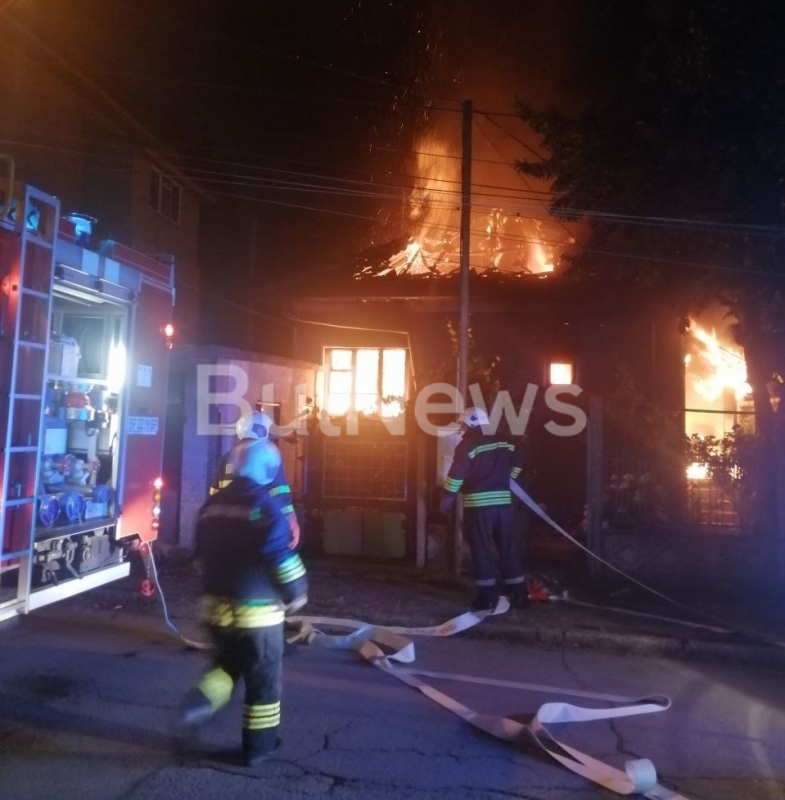 Пожар e изпепелил дома на възрастно семейство във Враца научи