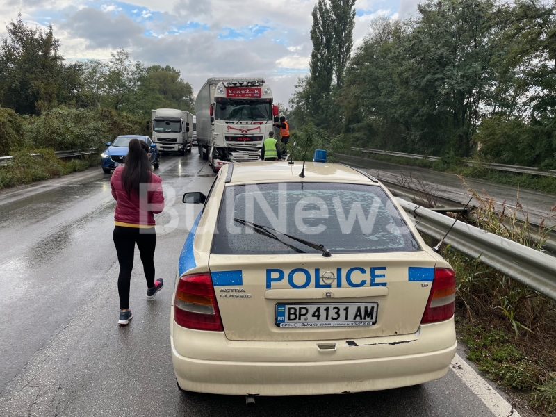 Верижна катастрофа с 3 ТИР а е станала на главен път