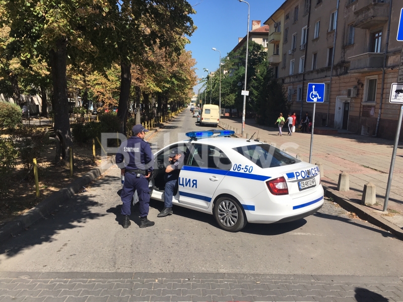 Преди минути полицията затвори част ул. „Никола Войводов“, известна като