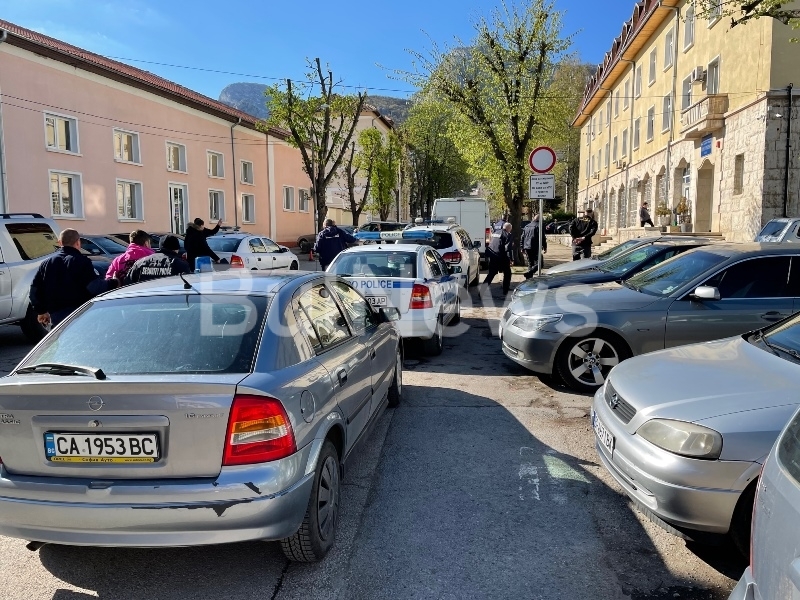 Протест във Враца организират срещу беззаконието по пътищата, научи BulNews.
Той