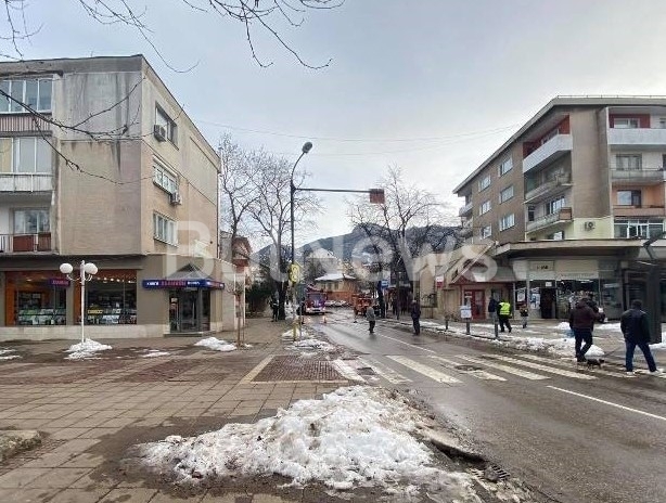 Затвориха централната улица Кръстьо Българията във Враца в час пик