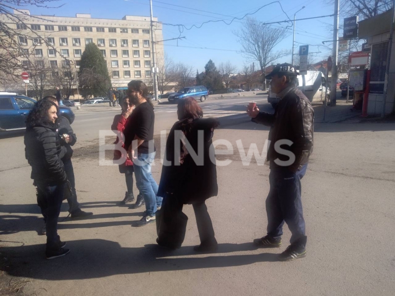 Трима врачани протестираха пред многопрофилната болница за активно лечение Христо