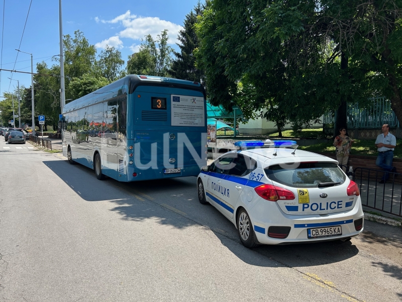 Жена е пострадала при инцидент между кола и автобус от