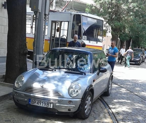 Врачанка нажежи страстите в мрежата с некадърното си паркиране на