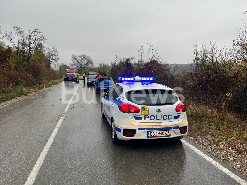 Кола катастрофира между Враца и Криводол видя първо репортер на