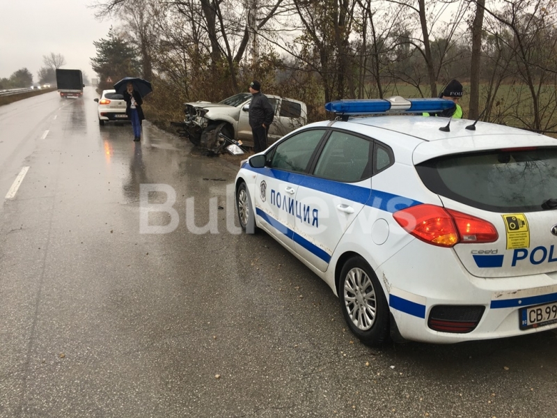 Пикап е катастрофирал на международен път Е 79 между Мездра и