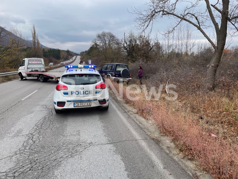 Джип се преобърна и временно затвори международен път Е 79 между