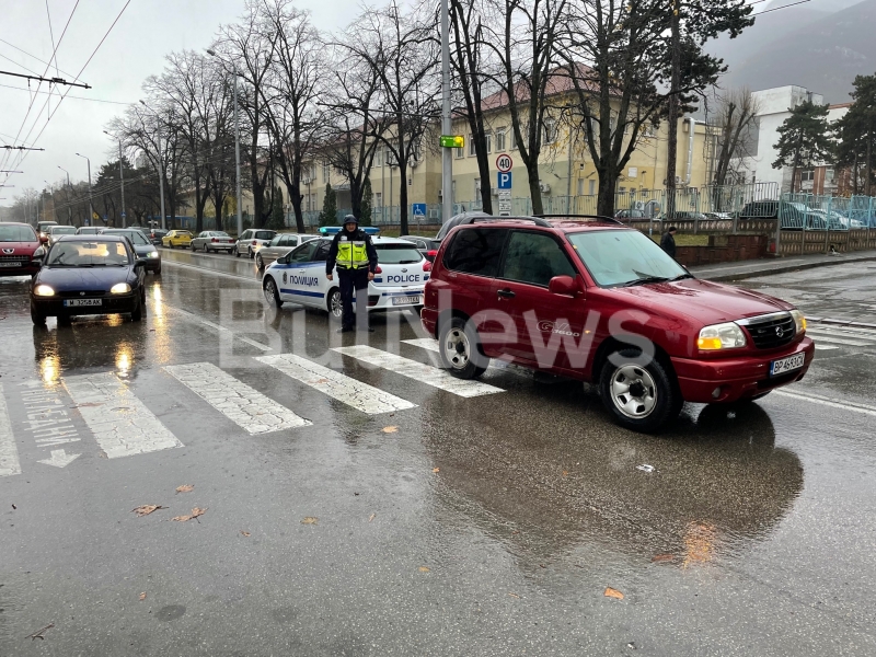 Джип е блъснал човек на възлов булевард във Враца видя