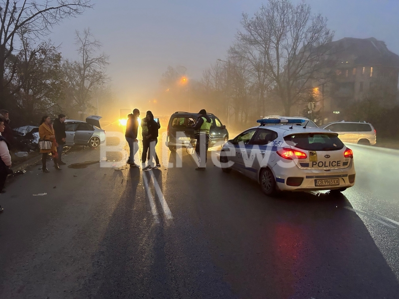 Катастрофа блокира възловия булвард Васил Кънчов във Враца в час