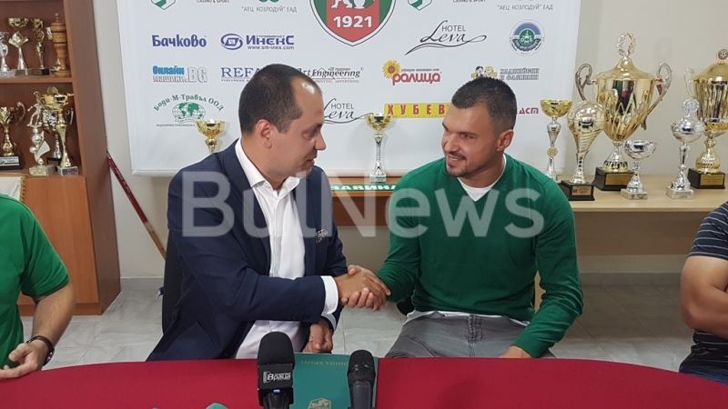 Валери Божинов официално вече е играч на Ботев Враца научи